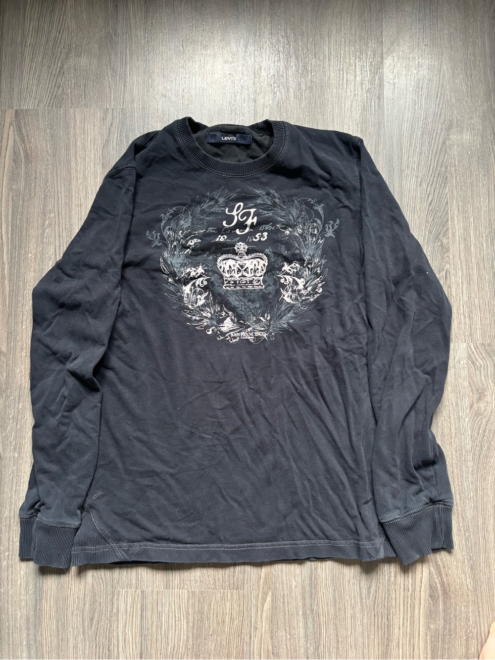 Y2K women’s levi’s long sleeve